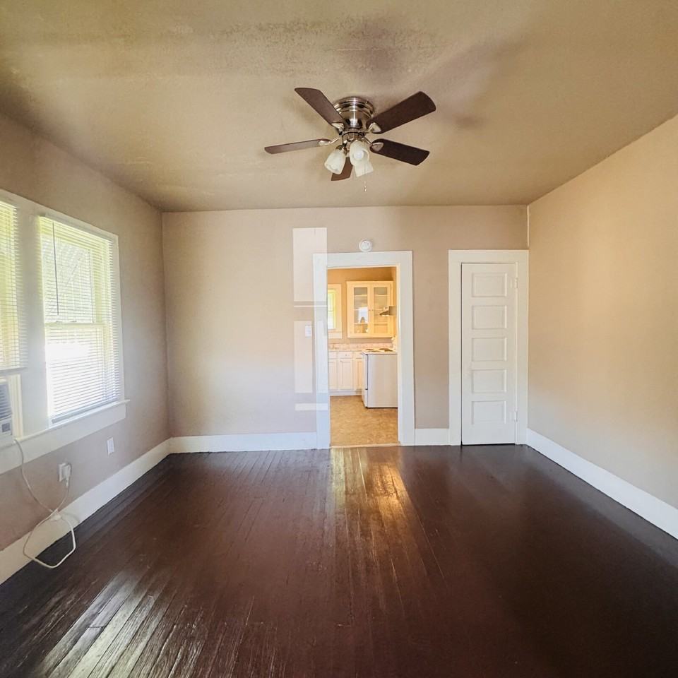 2909 7th St Apt A - Photo 3 of 8