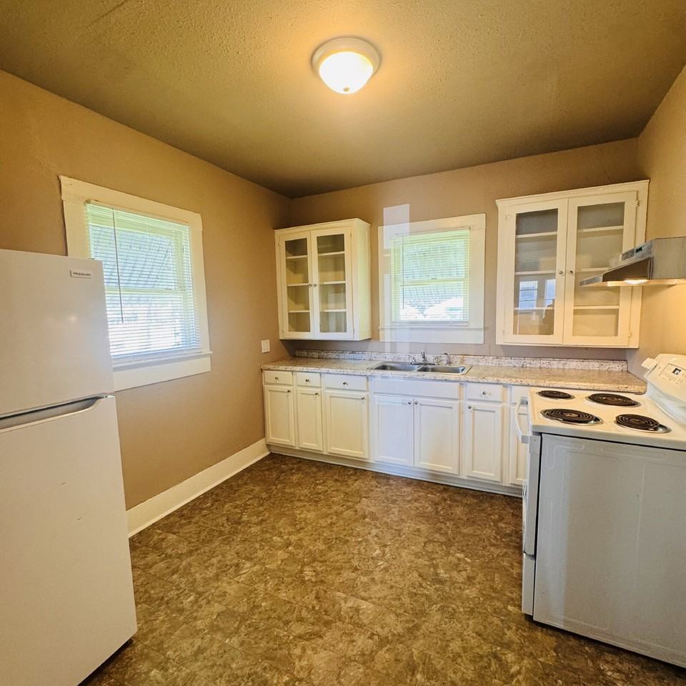 2909 7th St Apt A - Photo 5 of 8
