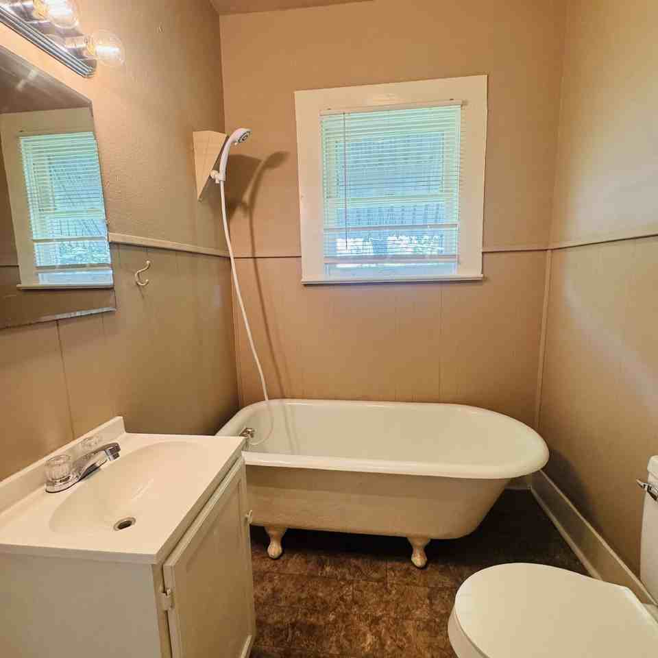 2909 7th St Apt A - Photo 7 of 8