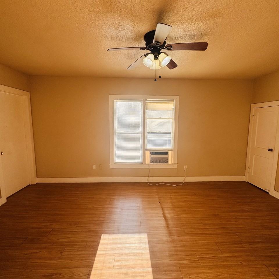 4024 Howard St Apt B - Photo 7 of 12