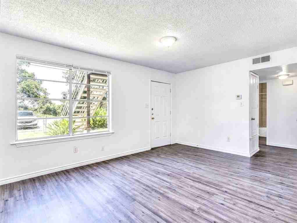 726 Martindale Rd - Photo 2 of 13