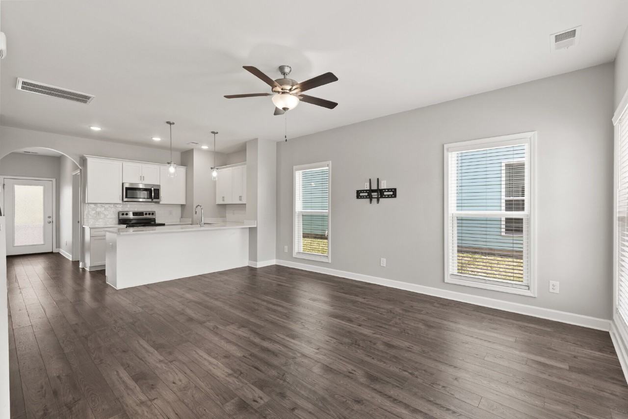 242 Mansfield Dr - Photo 6 of 33