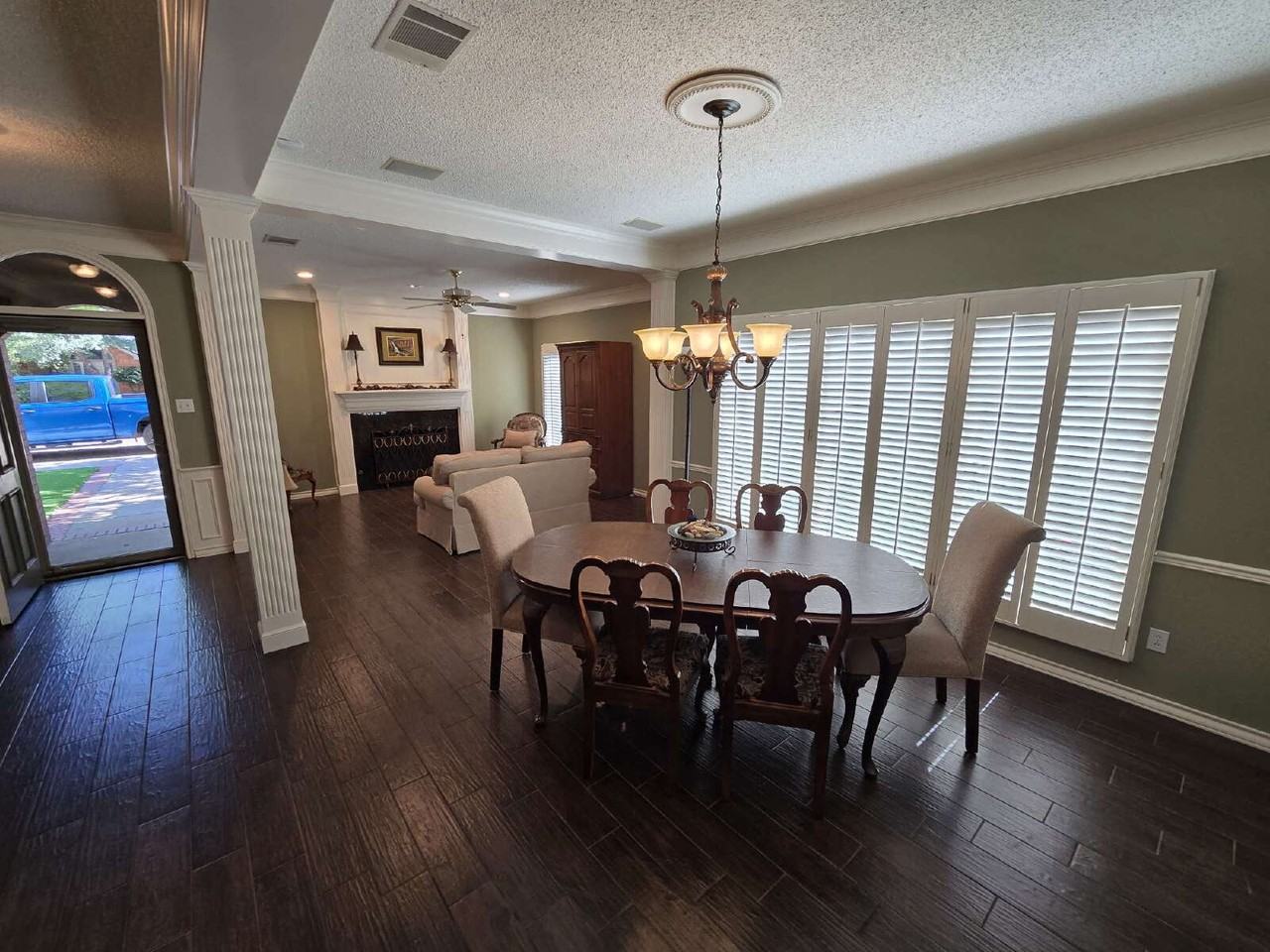 3909 77th St - Photo 4 of 39