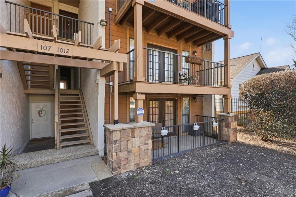 4727 Jarboe St #102 - Photo 3 of 17