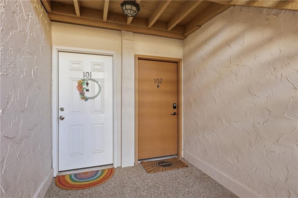 4727 Jarboe St #102 - Photo 4 of 17