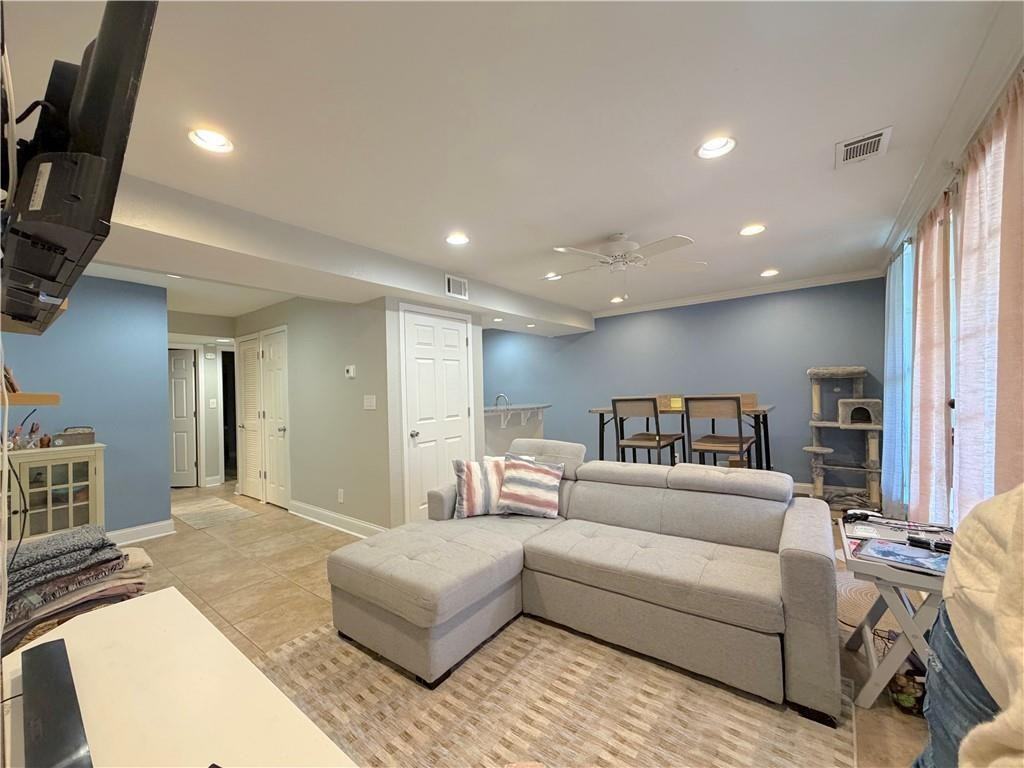 4727 Jarboe St #102 - Photo 6 of 17