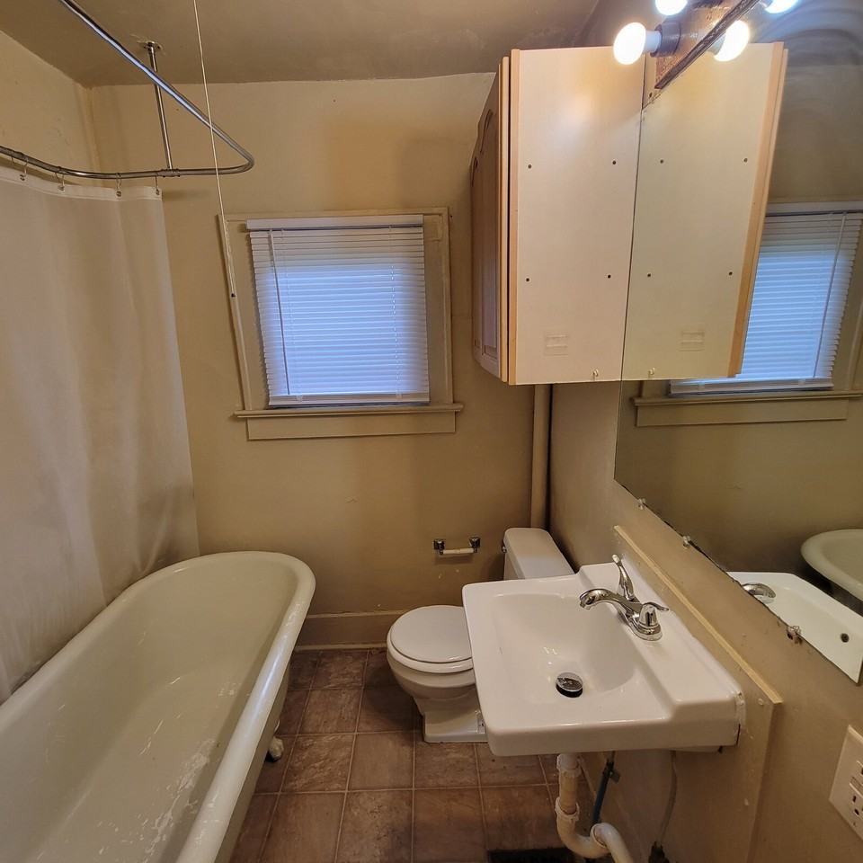 1527 S State Ave - Photo 2 of 7