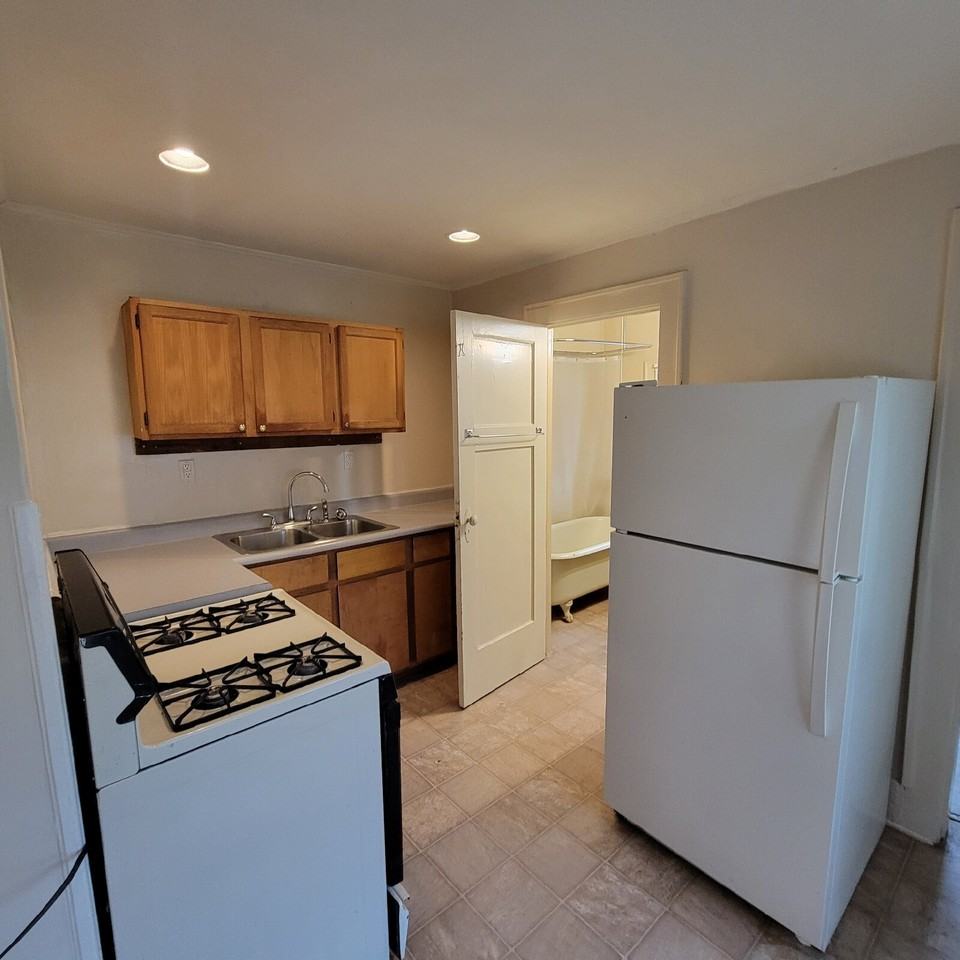 1527 S State Ave - Photo 4 of 7