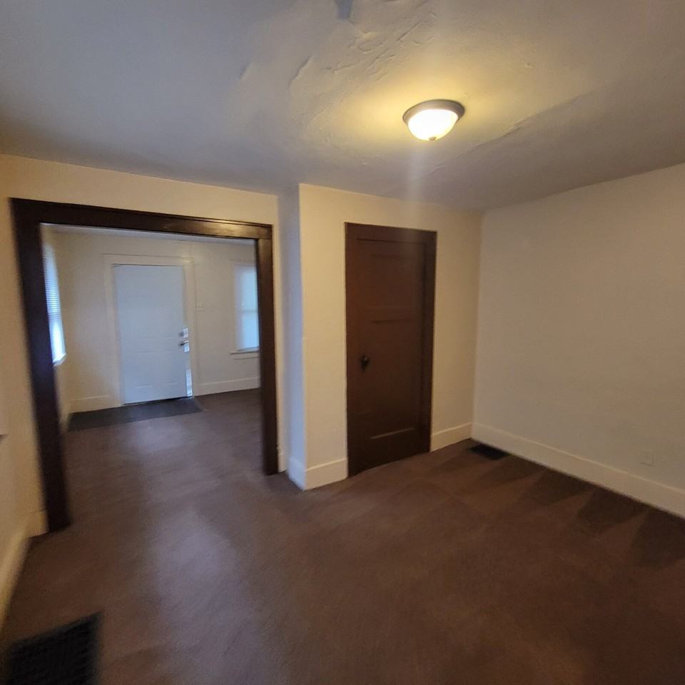 1527 S State Ave - Photo 5 of 7