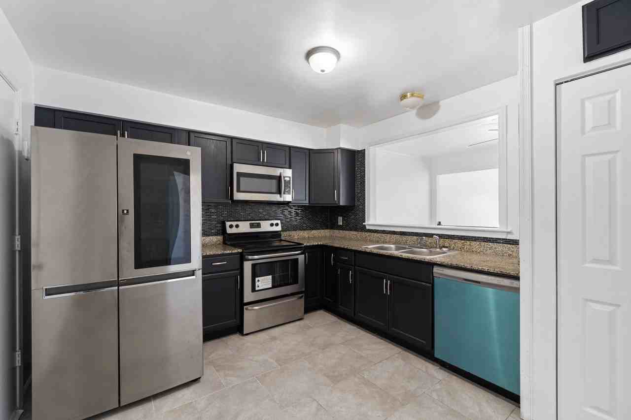 307 Pratt Ct #1 - Photo 3 of 11