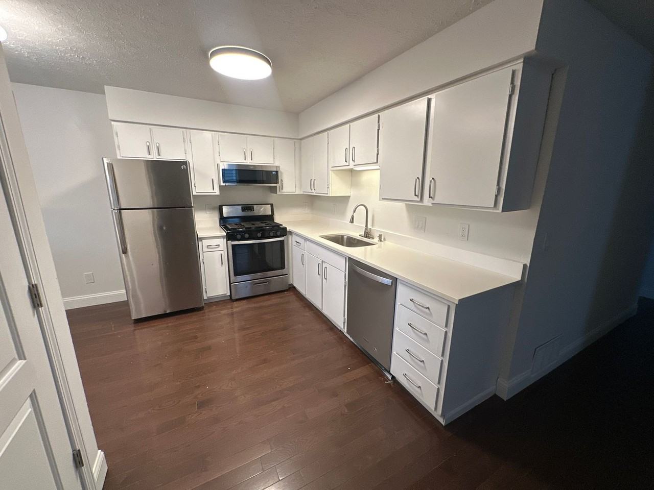 Chittenden Ave 76 MLR - Photo 2 of 15