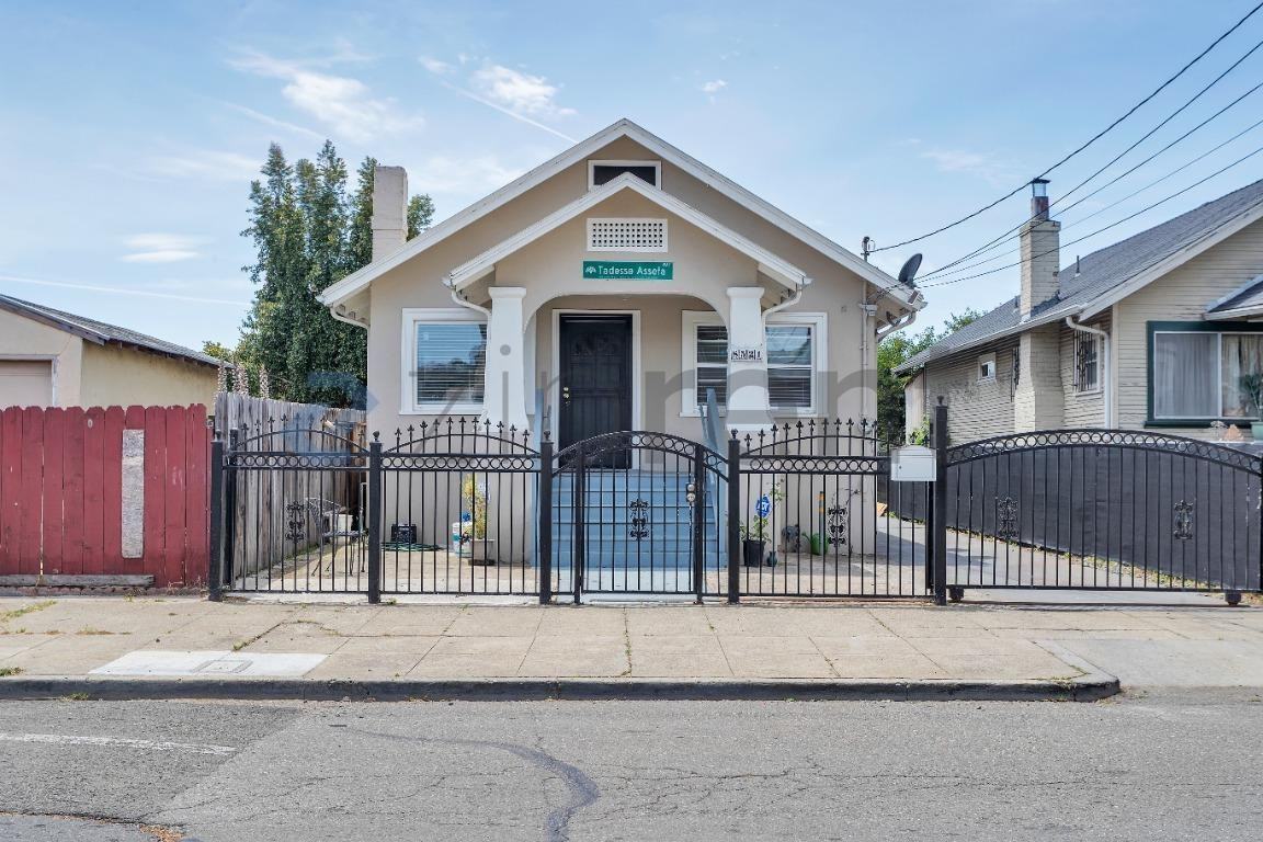 8521 Dowling St - Photo 2 of 18