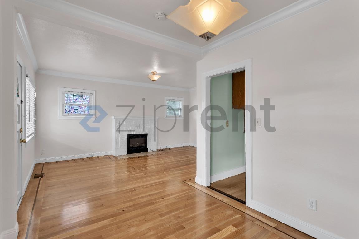 8521 Dowling St - Photo 6 of 18
