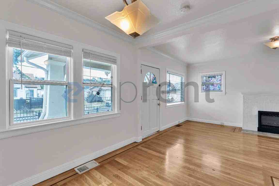 8521 Dowling St - Photo 7 of 18