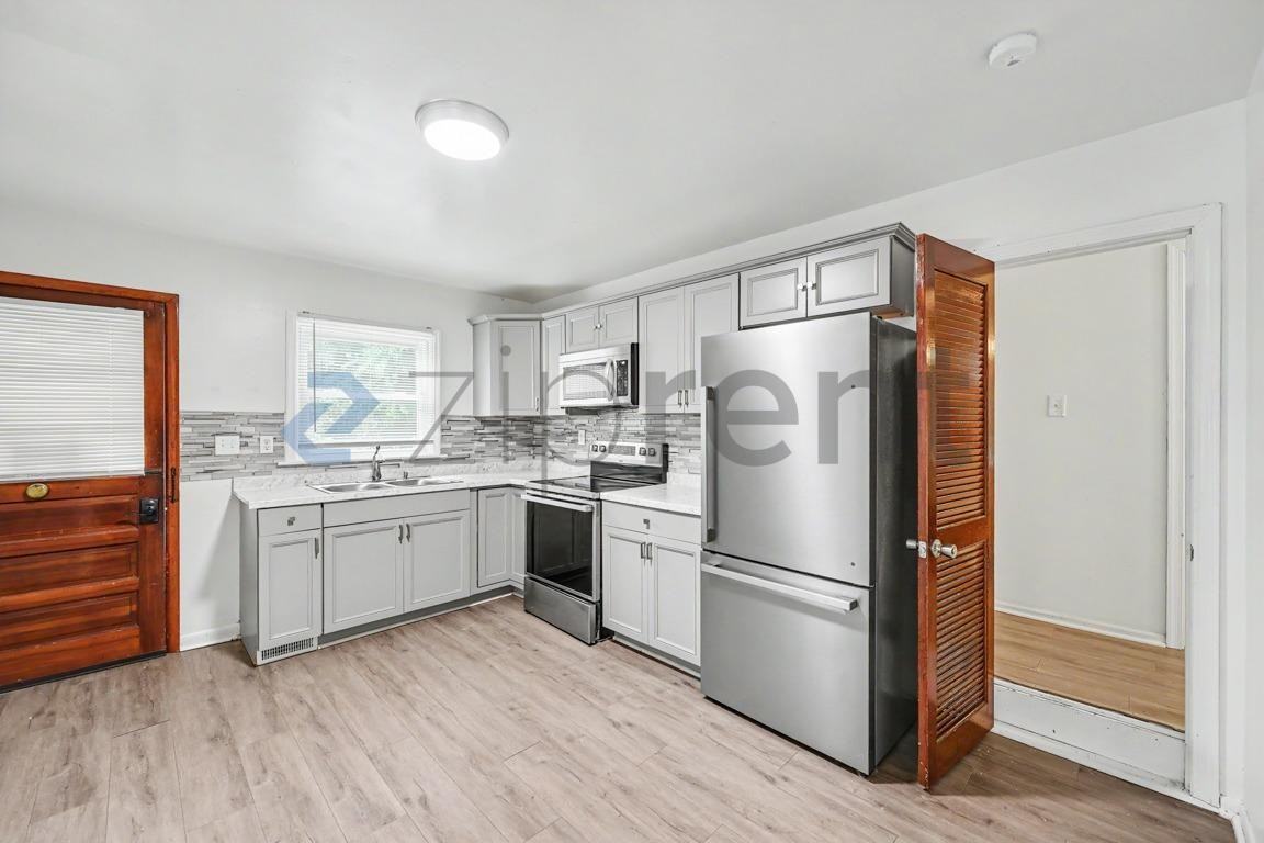 409 Park Ave - Photo 7 of 40