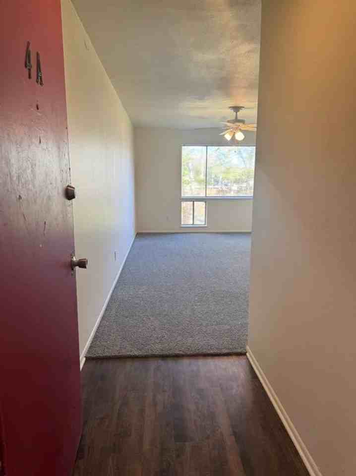701 Canada St - Photo 5 of 11
