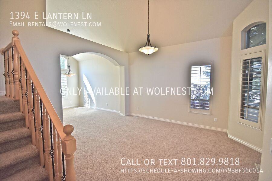 1394 E Lantern Ln - Photo 4 of 50