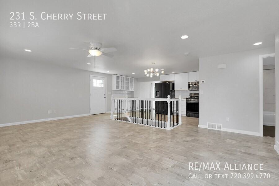 231 S Cherry St - Photo 4 of 50