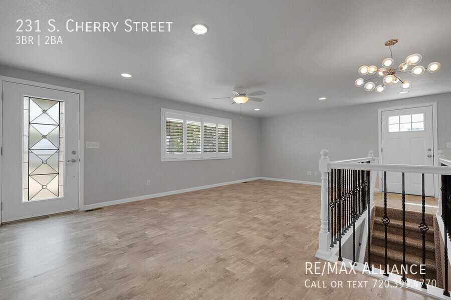 231 S Cherry St - Photo 5 of 50