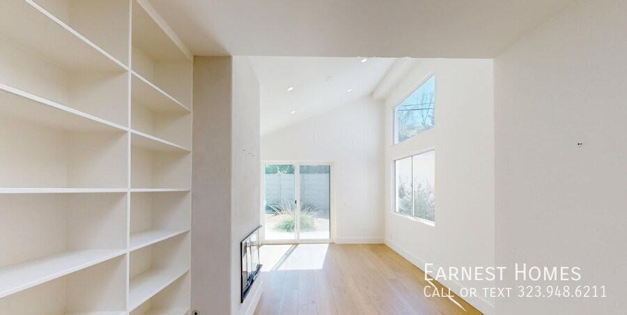 15242 Morrison St - Photo 2 of 38