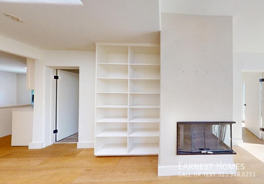15242 Morrison St - Photo 4 of 38