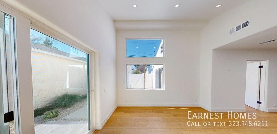 15242 Morrison St - Photo 6 of 38