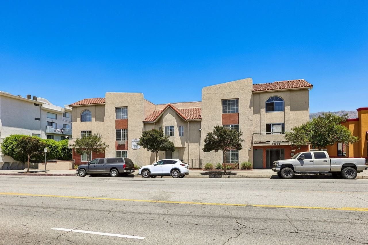 8541 Foothill Blvd., Sunland - Photo 2 of 32