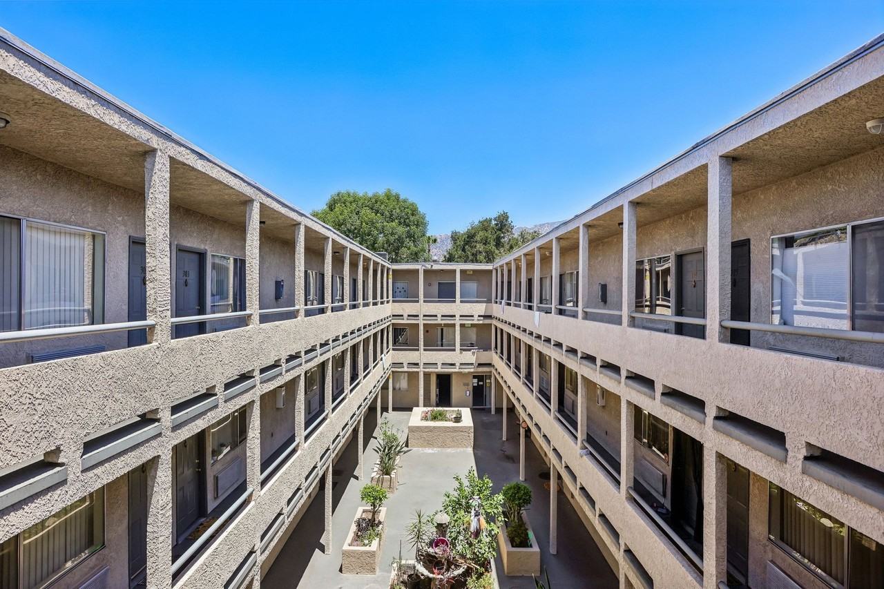 8541 Foothill Blvd., Sunland - Photo 4 of 32
