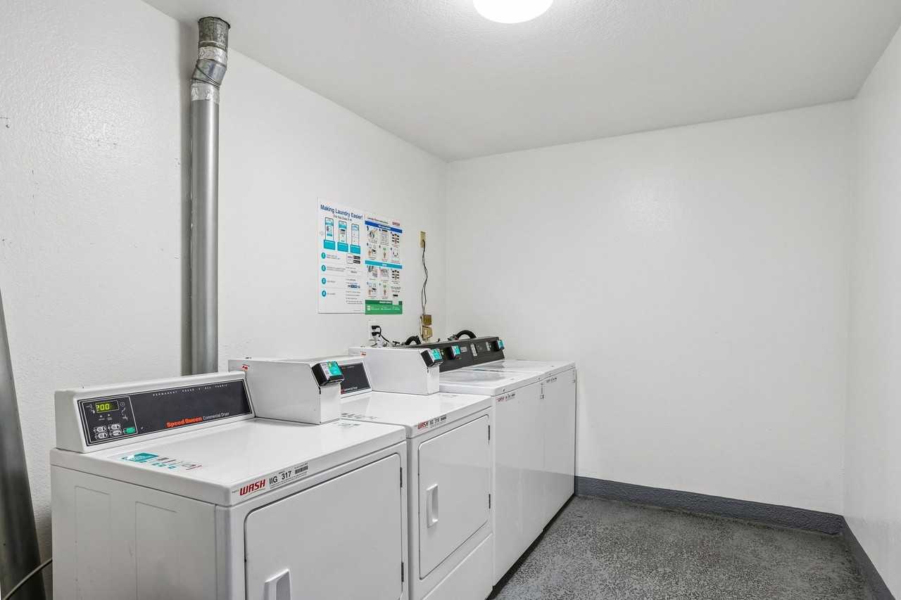 8541 Foothill Blvd., Sunland - Photo 7 of 32