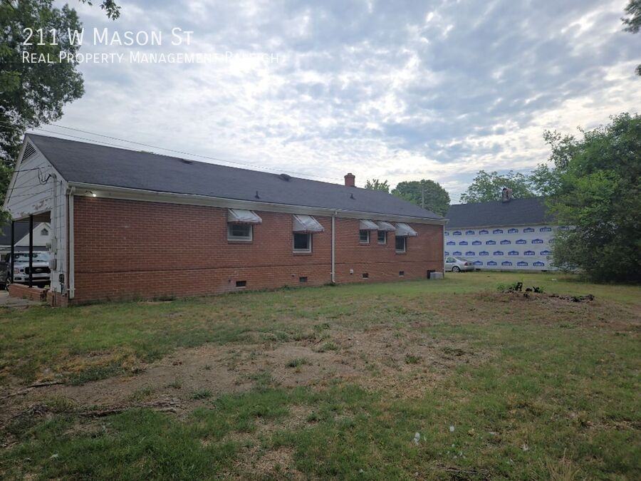 211 W Mason St - Photo 2 of 12