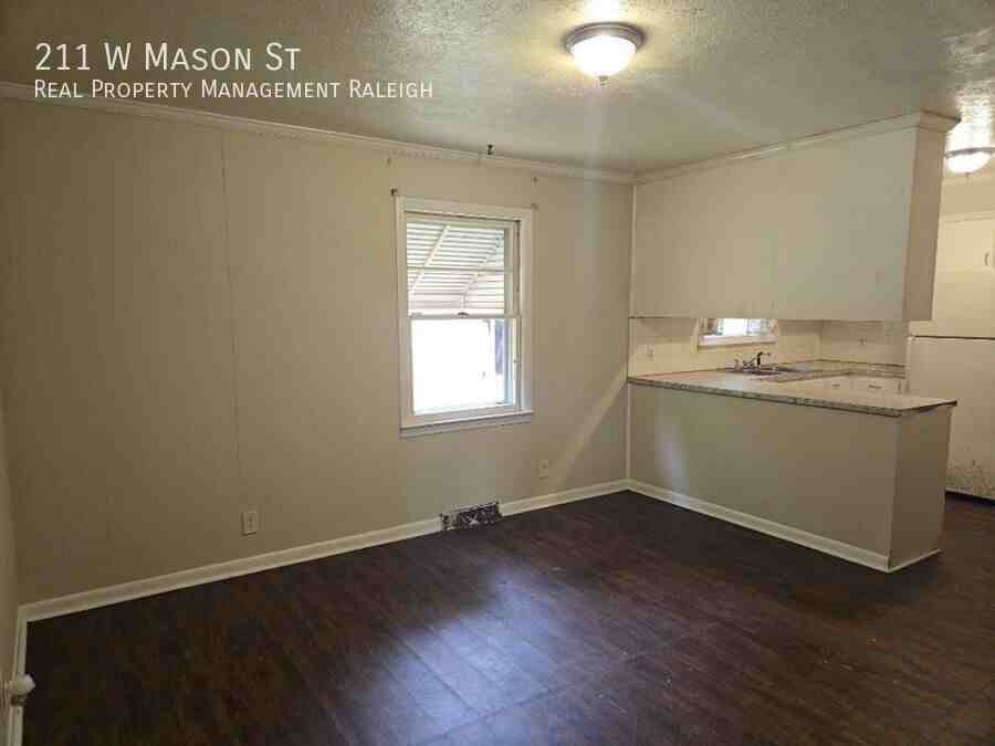 211 W Mason St - Photo 5 of 12