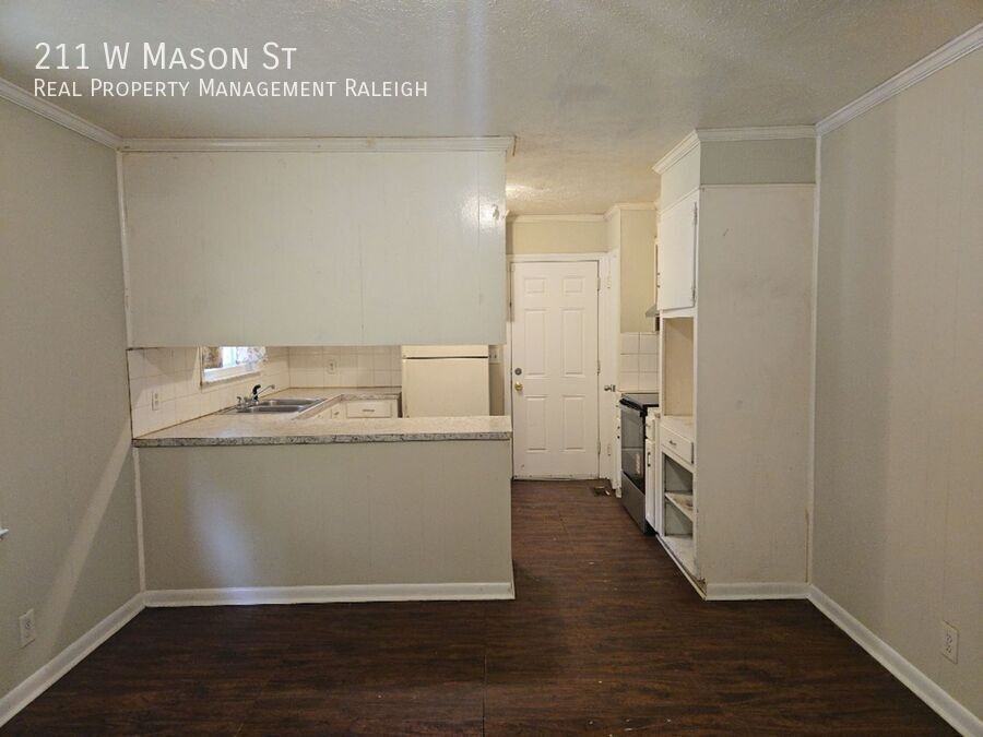 211 W Mason St - Photo 6 of 12