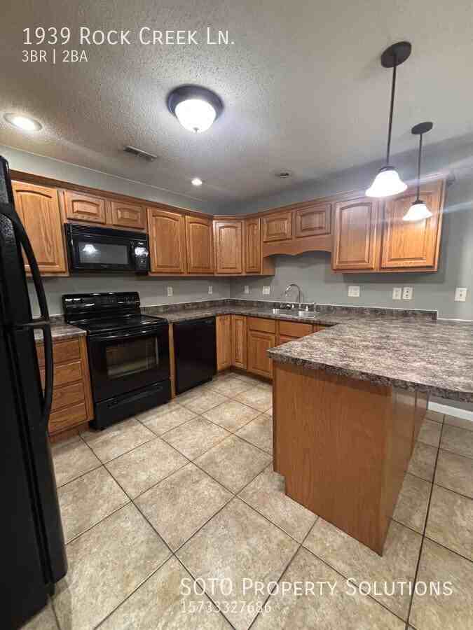 1939 Rock Creek Ln - Photo 4 of 13