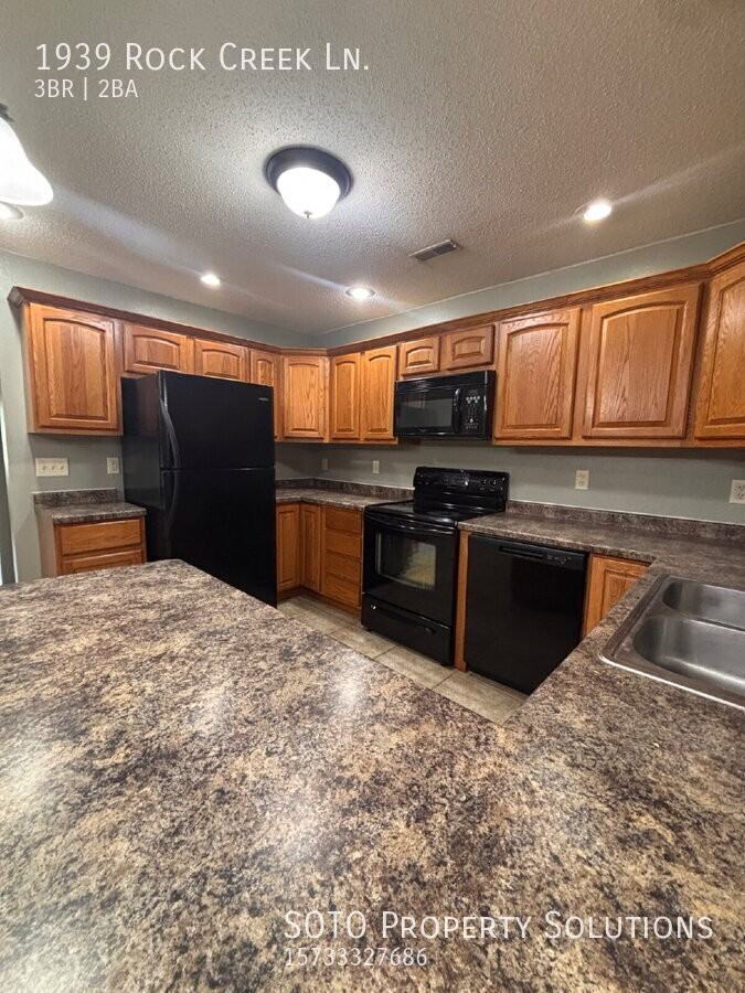 1939 Rock Creek Ln - Photo 5 of 13