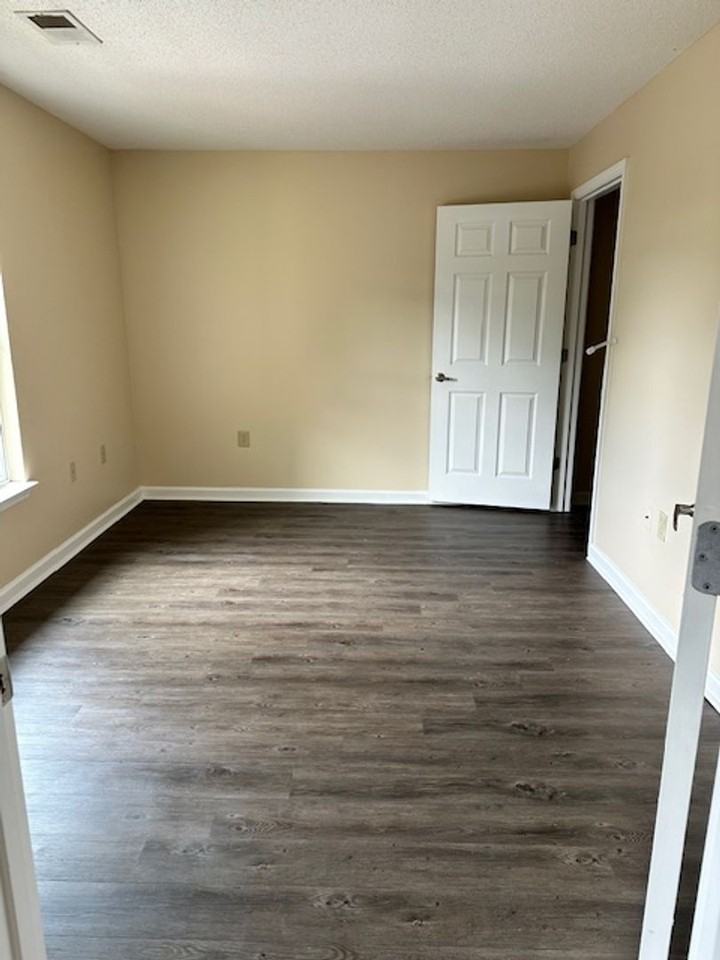 Ruby Oaks Apartments - Photo 6 of 9