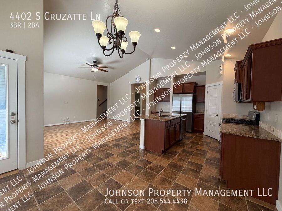 4402 S Cruzatte Ln - Photo 6 of 19