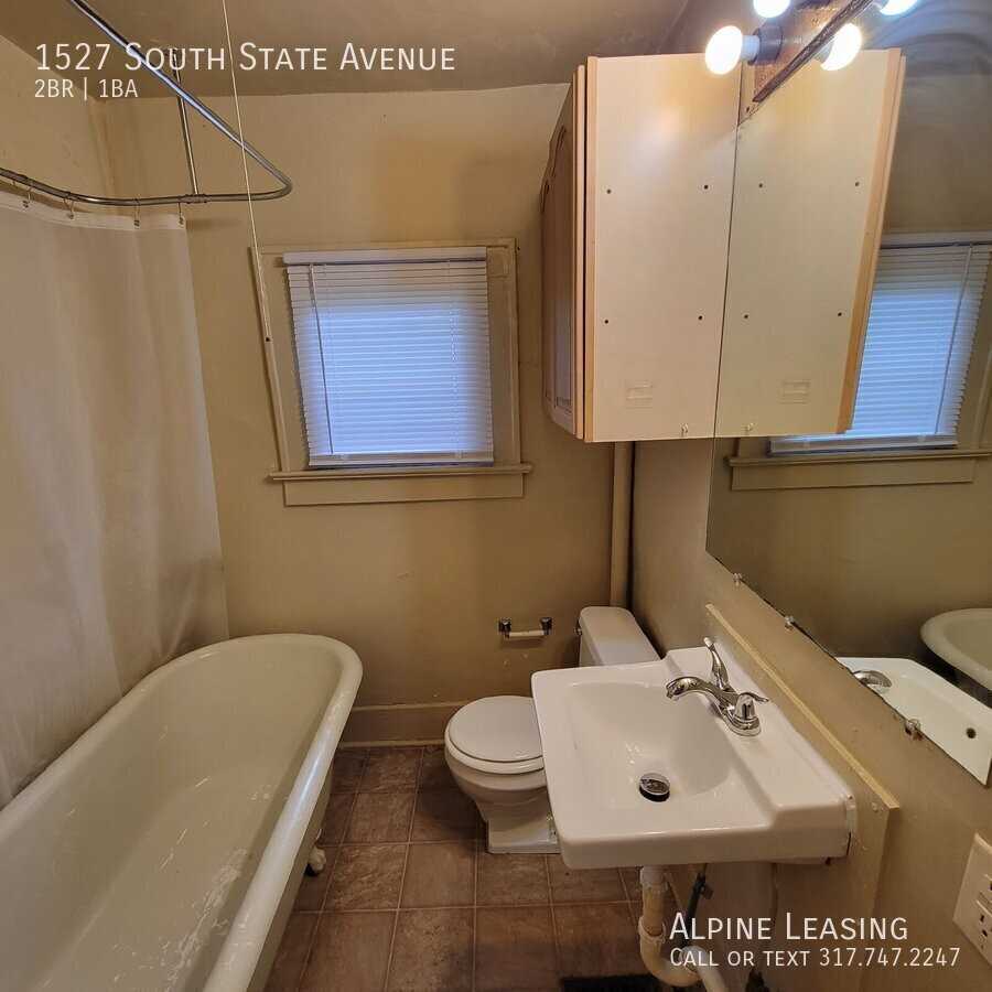 1527 S State Ave - Photo 2 of 7