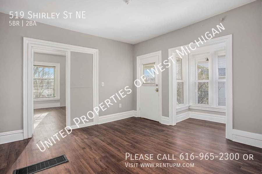 519 Shirley St Ne - Photo 4 of 20