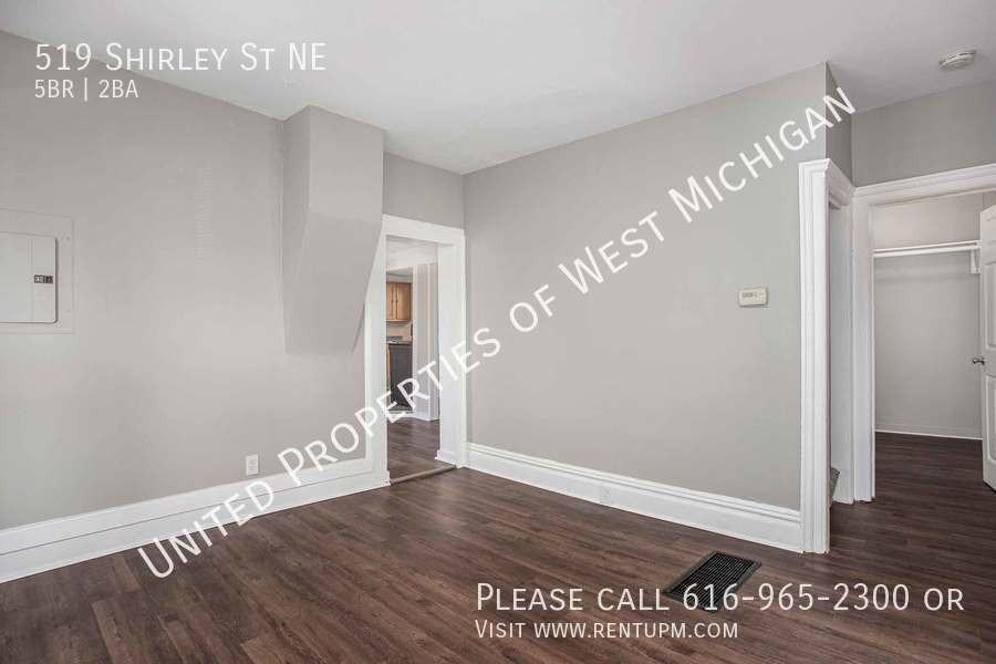 519 Shirley St Ne - Photo 5 of 20