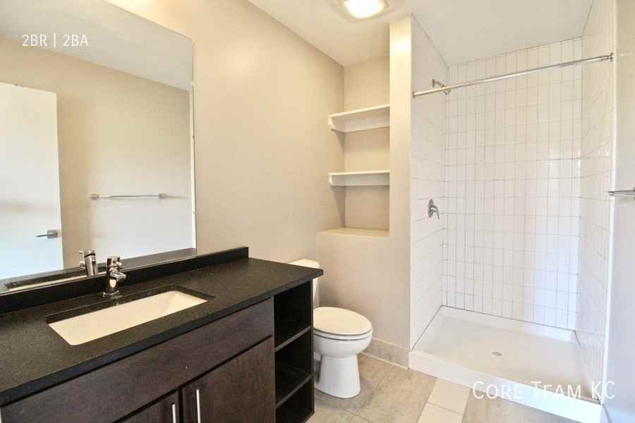 3632 Gillham Rd #N303 - Photo 5 of 7