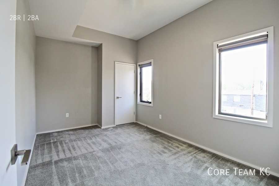 3632 Gillham Rd #N303 - Photo 6 of 7