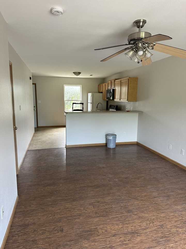 223 N Clinton St - Photo 2 of 28