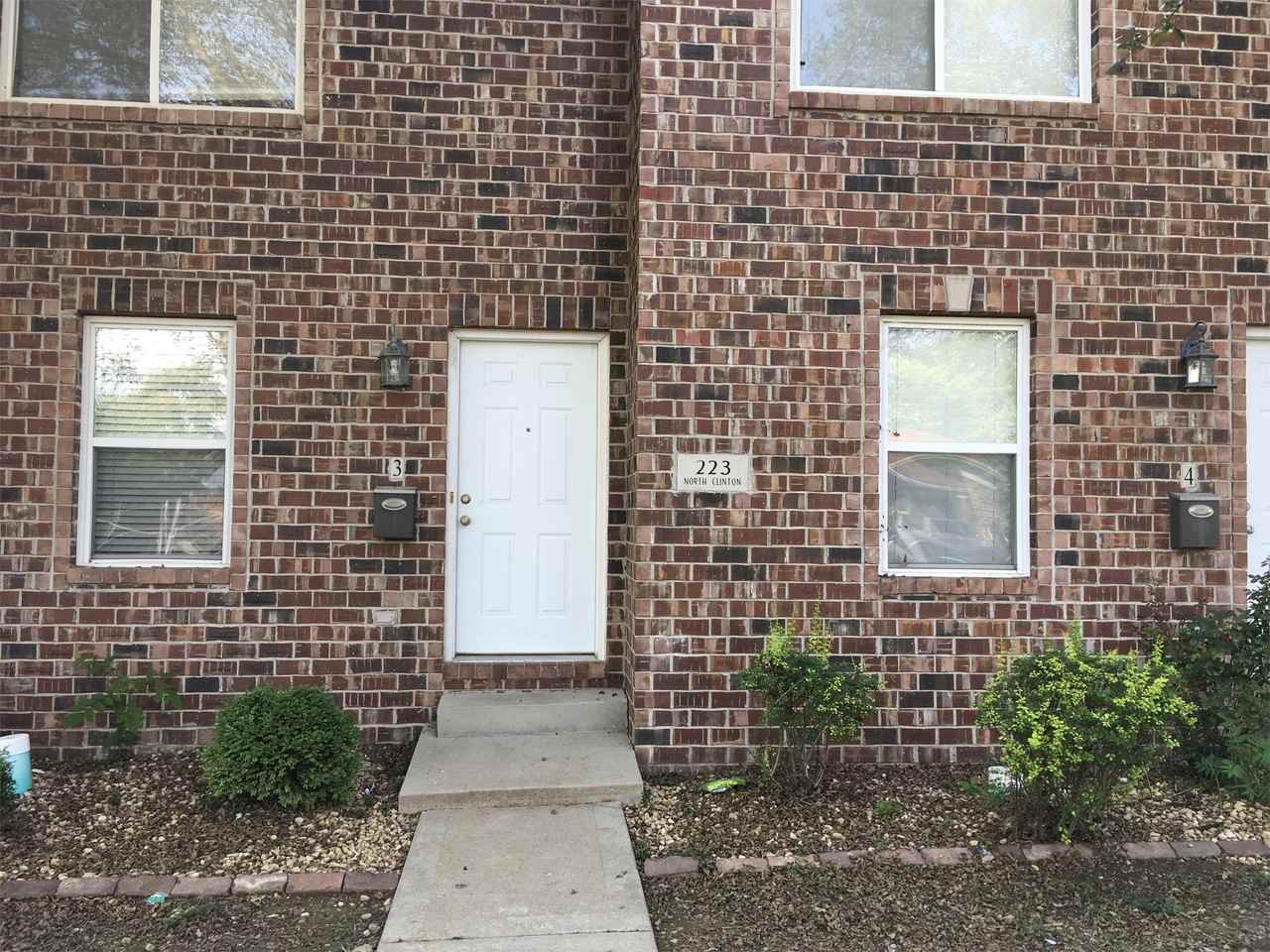 223 N Clinton St - Photo 5 of 28