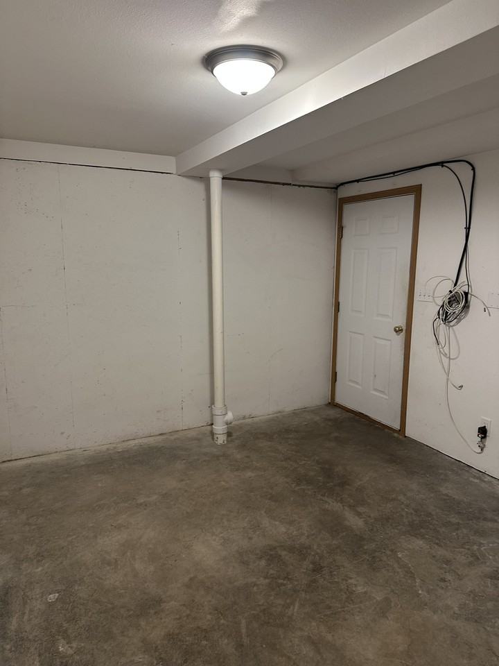 223 N Clinton St - Photo 7 of 28
