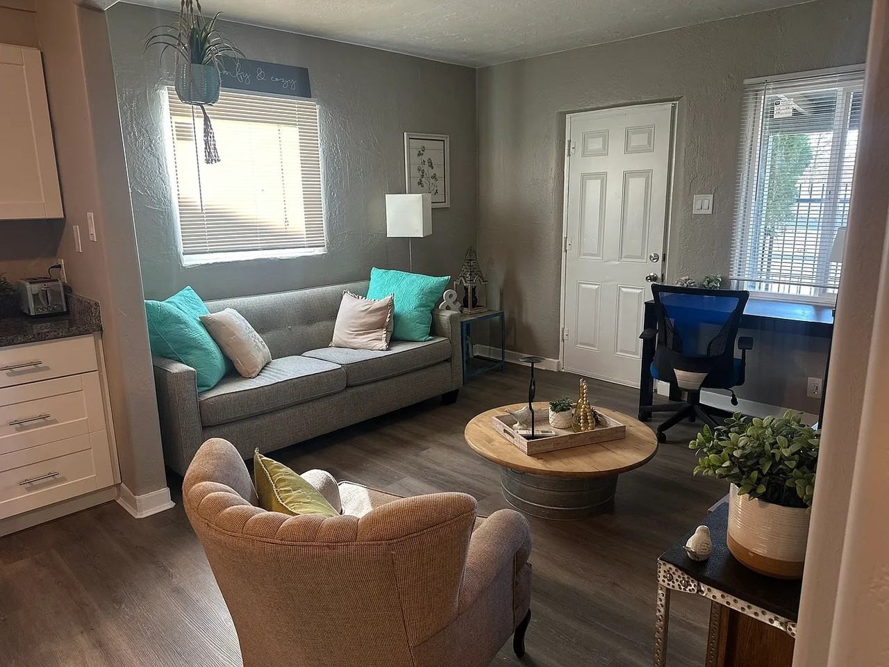 208 University Blvd Se - Photo 6 of 13