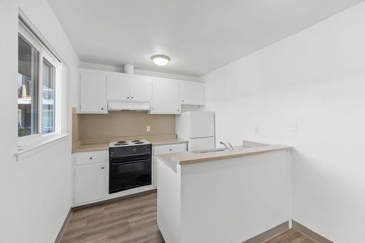 University House Investors - Photo 5 of 12
