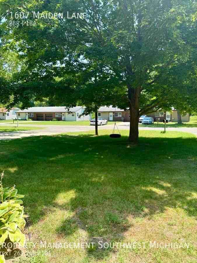 1607 Maiden Ln - Photo 2 of 10