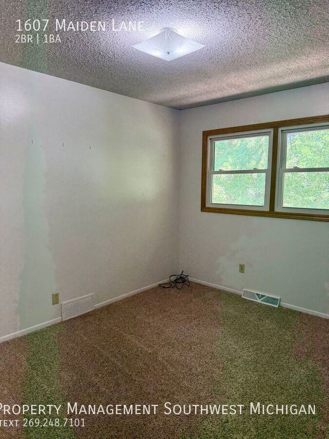 1607 Maiden Ln - Photo 6 of 10