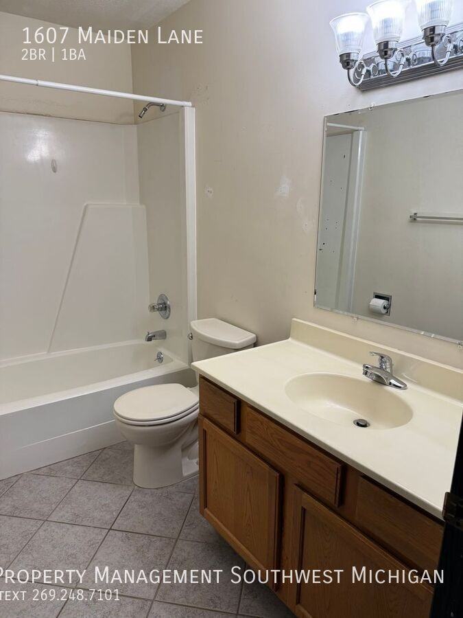1607 Maiden Ln - Photo 7 of 10