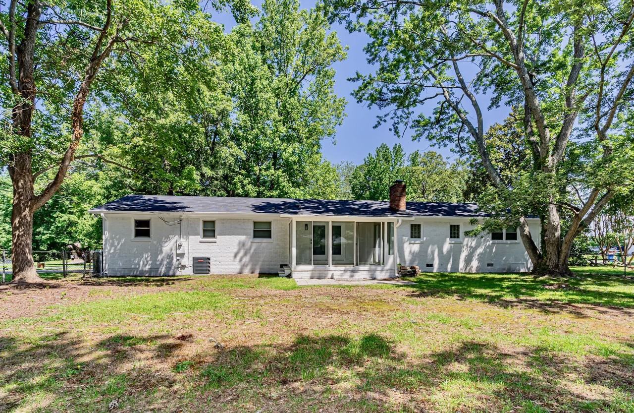 200 Lanewood Dr - Photo 2 of 17